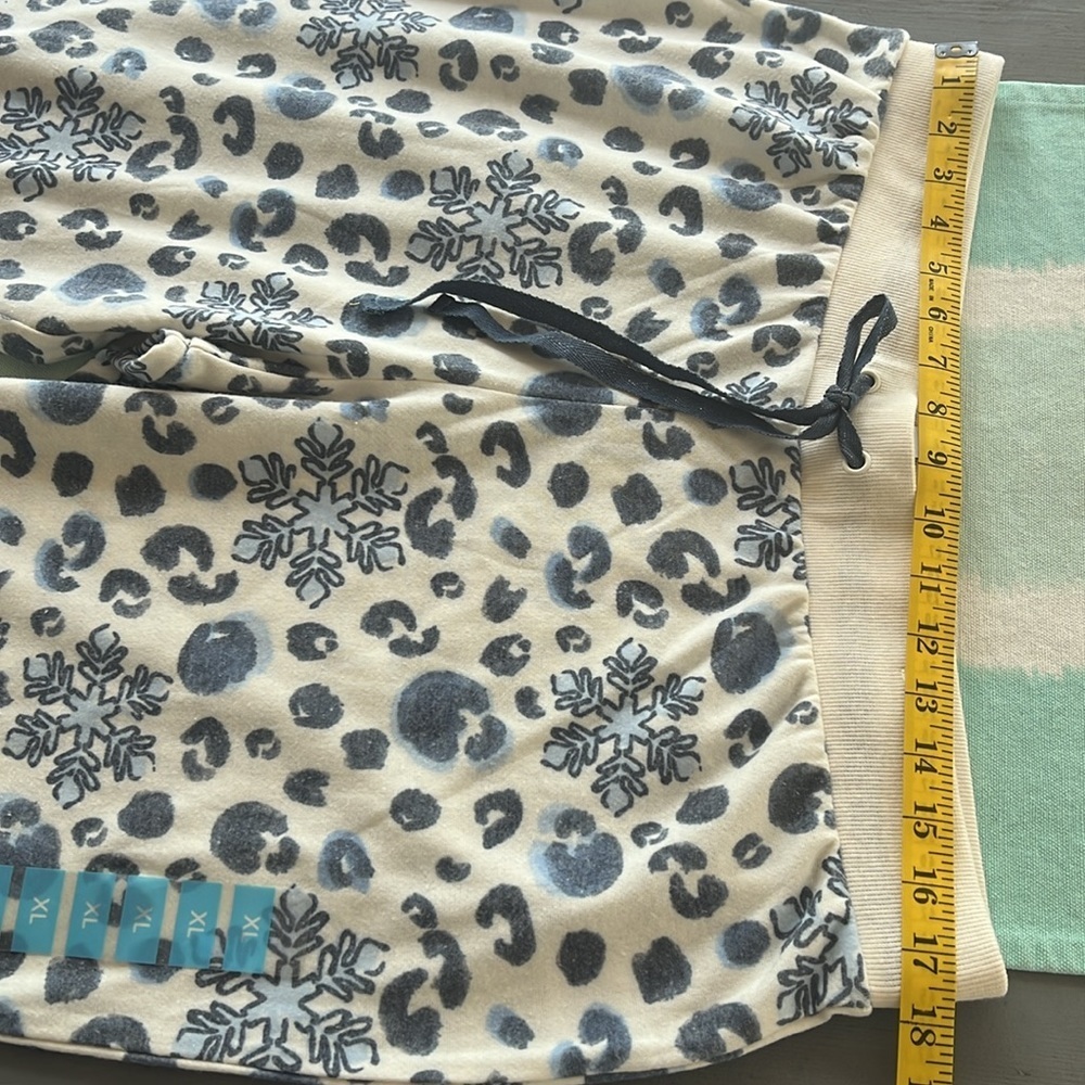 Rockin Around Snowflake Leopard Print Loungewear Jogger PJ Sweat Pants NWOT - Picture 8 of 11